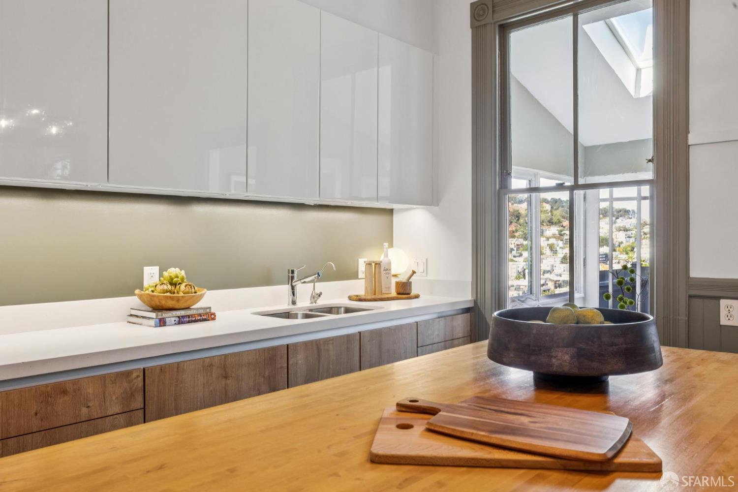 Detail Gallery Image 20 of 77 For 4106 20th St, San Francisco,  CA 94114 - 4 Beds | 3 Baths