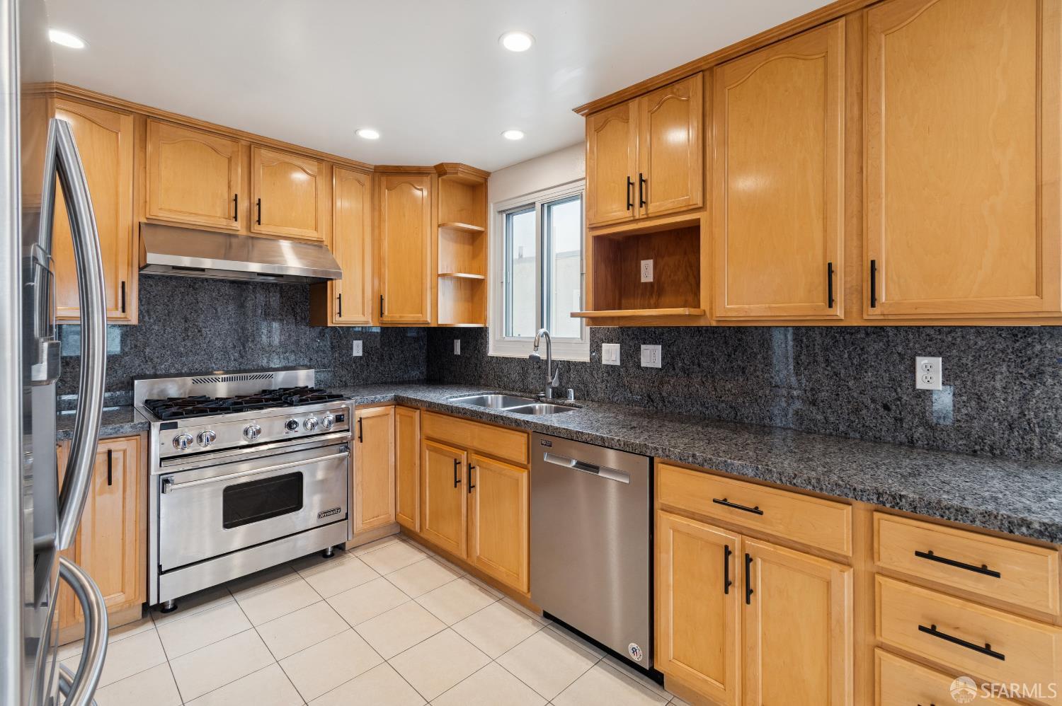 Detail Gallery Image 20 of 59 For 257 Hampshire Ct, Daly City,  CA 94015 - 5 Beds | 4 Baths