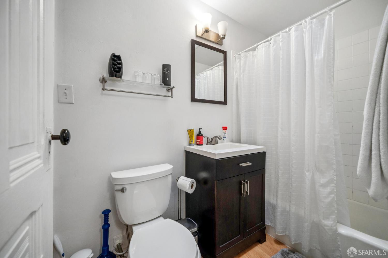 Detail Gallery Image 15 of 35 For 1040 Sanchez St, San Francisco,  CA 94114 - 2 Beds | 1 Baths