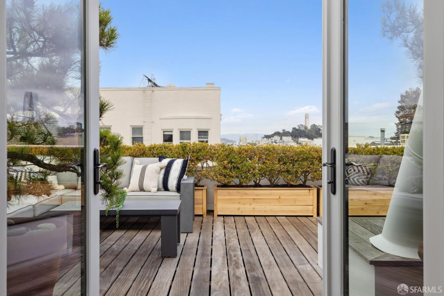 Detail Gallery Image 11 of 34 For 50 Montclair Ter, San Francisco,  CA 94109 - 3 Beds | 2/1 Baths