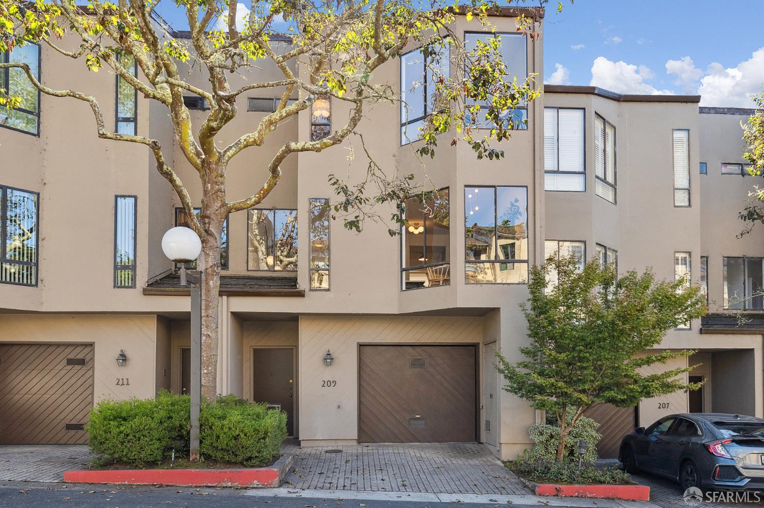 Photo #12: 425083636 Listing: Photo #12