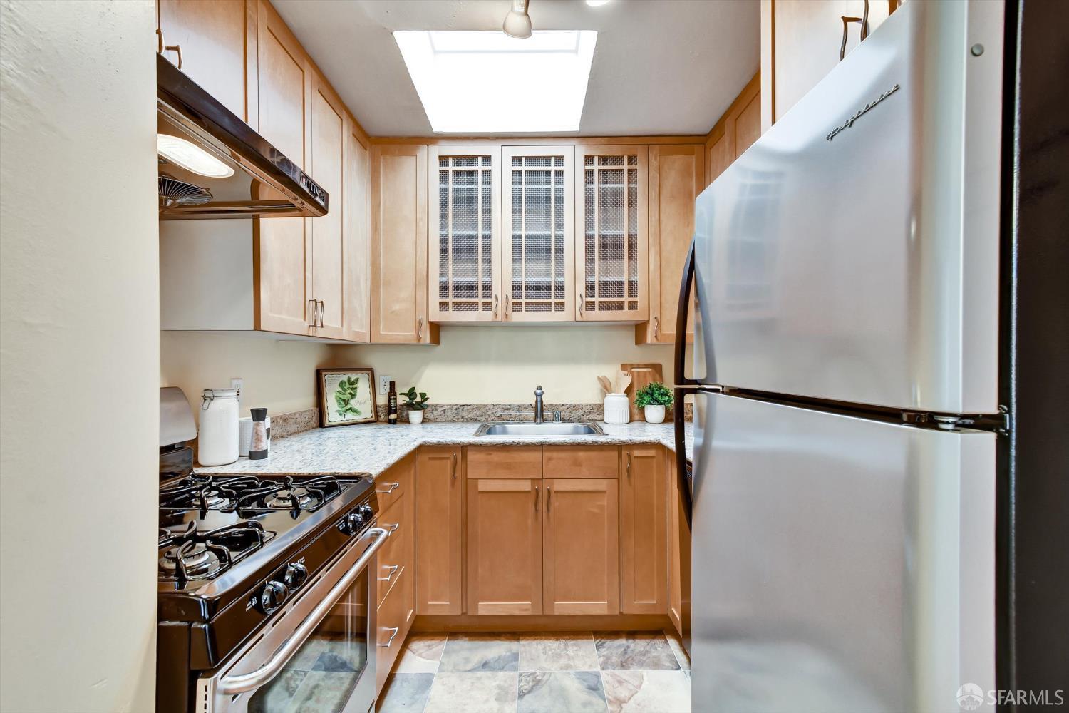 Detail Gallery Image 12 of 35 For 1090 Gilman Ave, San Francisco,  CA 94124 - 2 Beds | 2 Baths