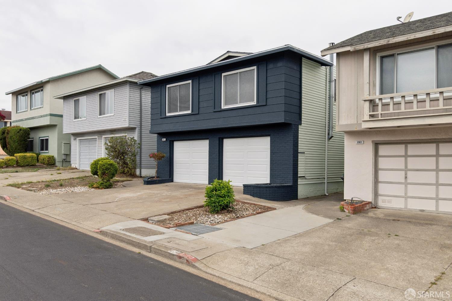 Detail Gallery Image 2 of 59 For 257 Hampshire Ct, Daly City,  CA 94015 - 5 Beds | 4 Baths