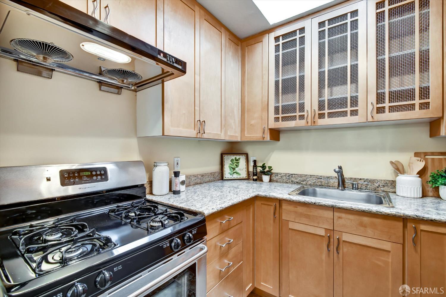 Detail Gallery Image 14 of 35 For 1090 Gilman Ave, San Francisco,  CA 94124 - 2 Beds | 2 Baths