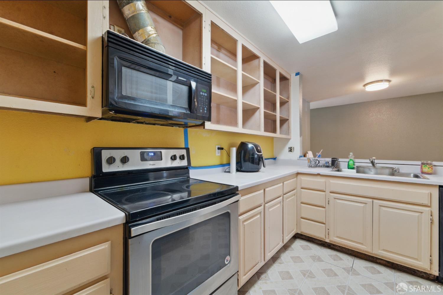 Detail Gallery Image 11 of 22 For 683 Frederick St, San Francisco,  CA 94117 - 2 Beds | 2 Baths