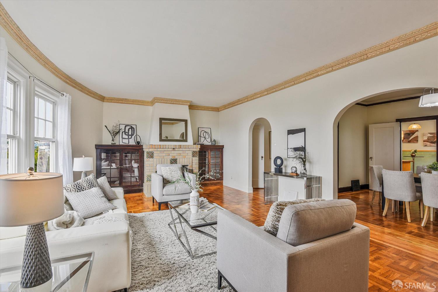 Detail Gallery Image 4 of 39 For 1411 Oakdale Ave, San Francisco,  CA 94124 - 3 Beds | 1/1 Baths