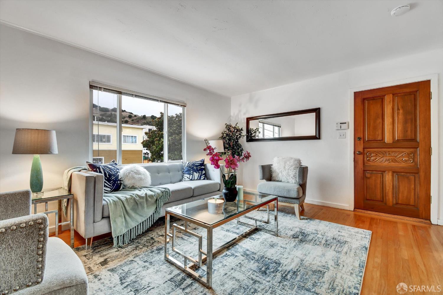 Detail Gallery Image 7 of 35 For 1090 Gilman Ave, San Francisco,  CA 94124 - 2 Beds | 2 Baths