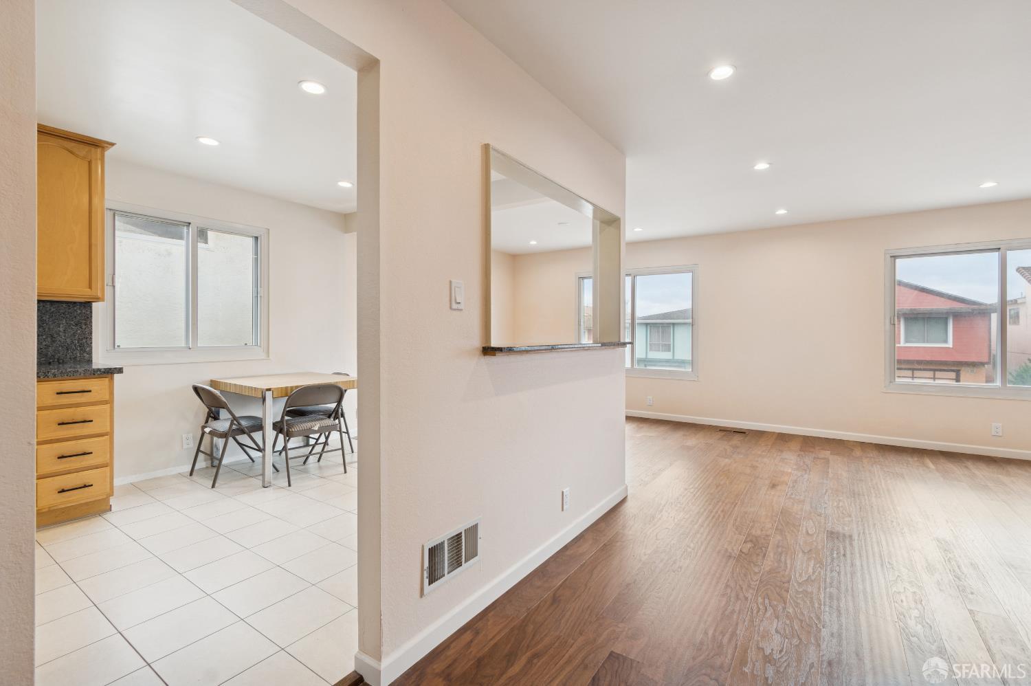 Detail Gallery Image 9 of 59 For 257 Hampshire Ct, Daly City,  CA 94015 - 5 Beds | 4 Baths