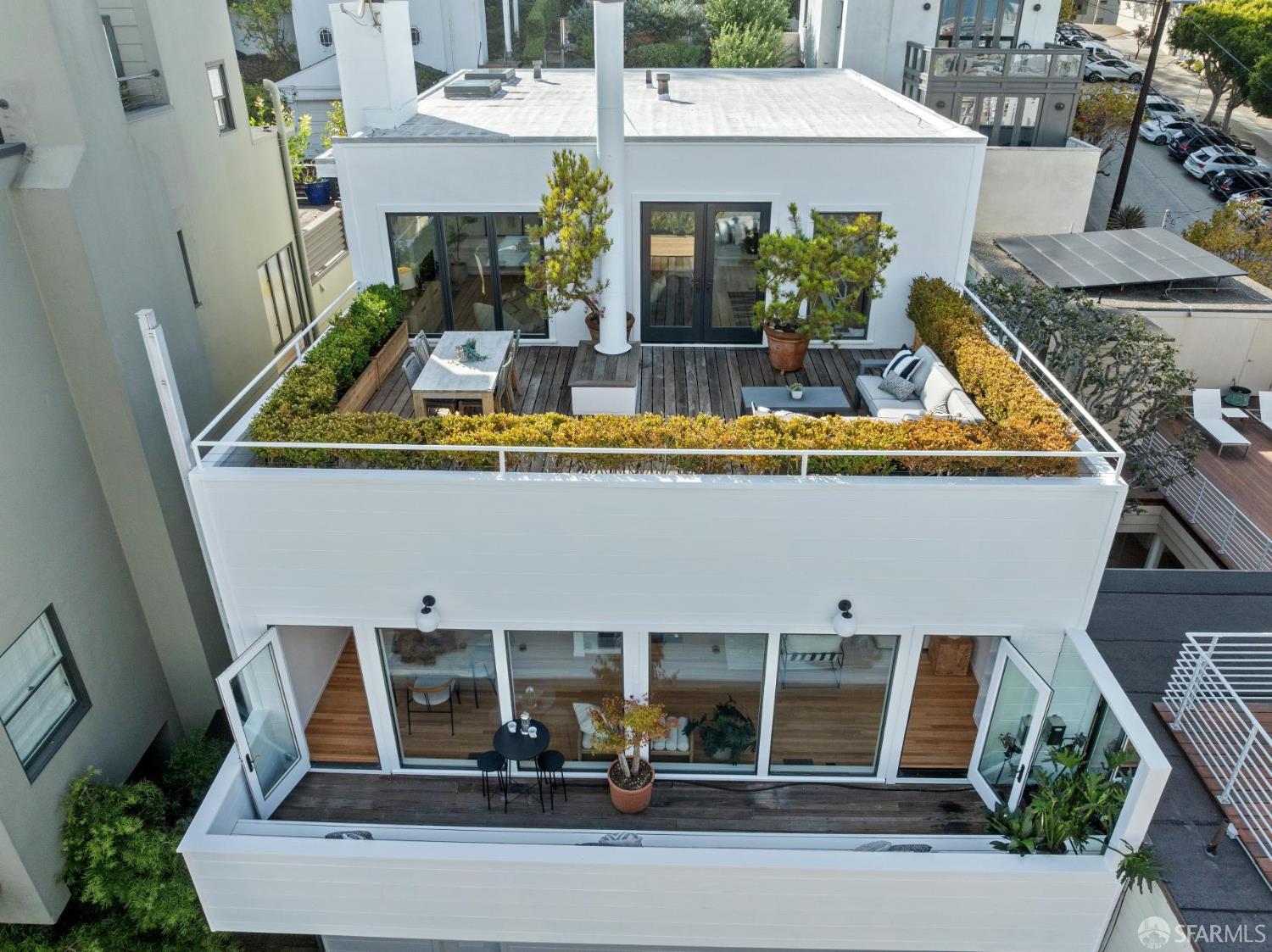 Detail Gallery Image 2 of 34 For 50 Montclair Ter, San Francisco,  CA 94109 - 3 Beds | 2/1 Baths