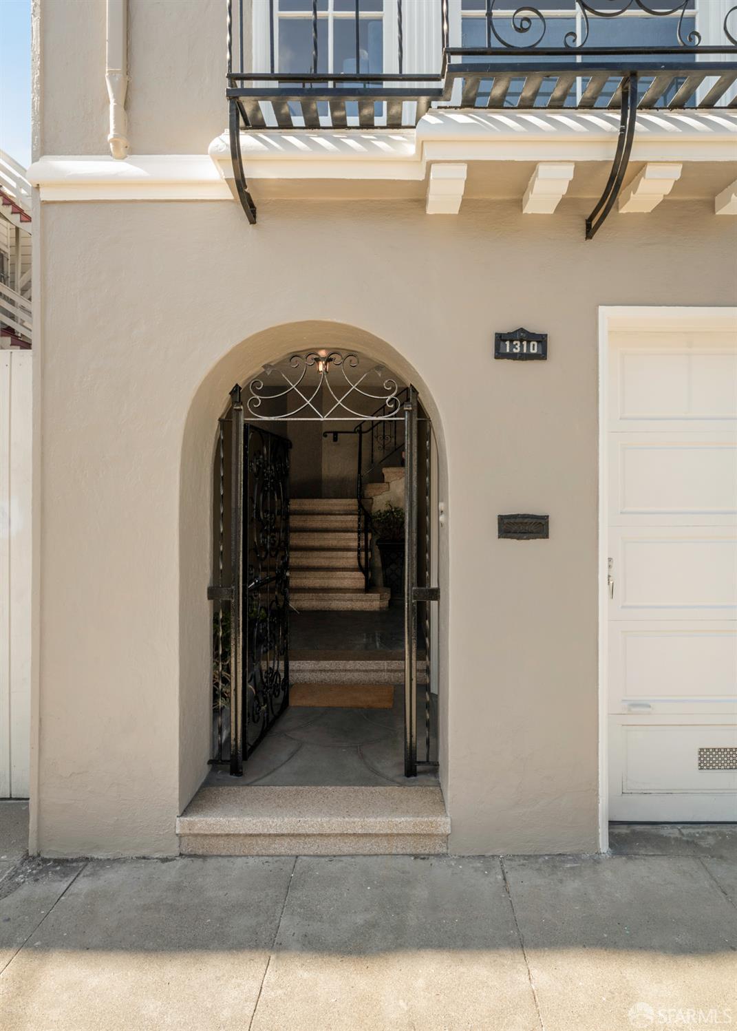 Detail Gallery Image 2 of 28 For 1310 Alabama St, San Francisco,  CA 94110 - 2 Beds | 1 Baths