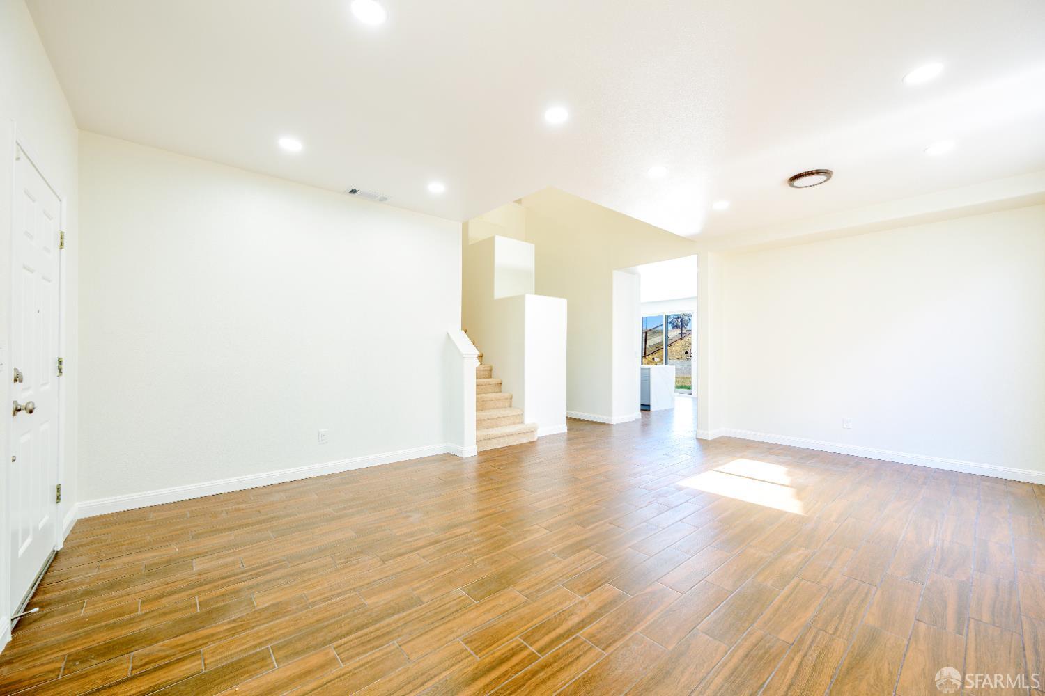 Detail Gallery Image 8 of 60 For 2275 Southwood Dr, Pittsburg,  CA 94565 - 6 Beds | 4 Baths