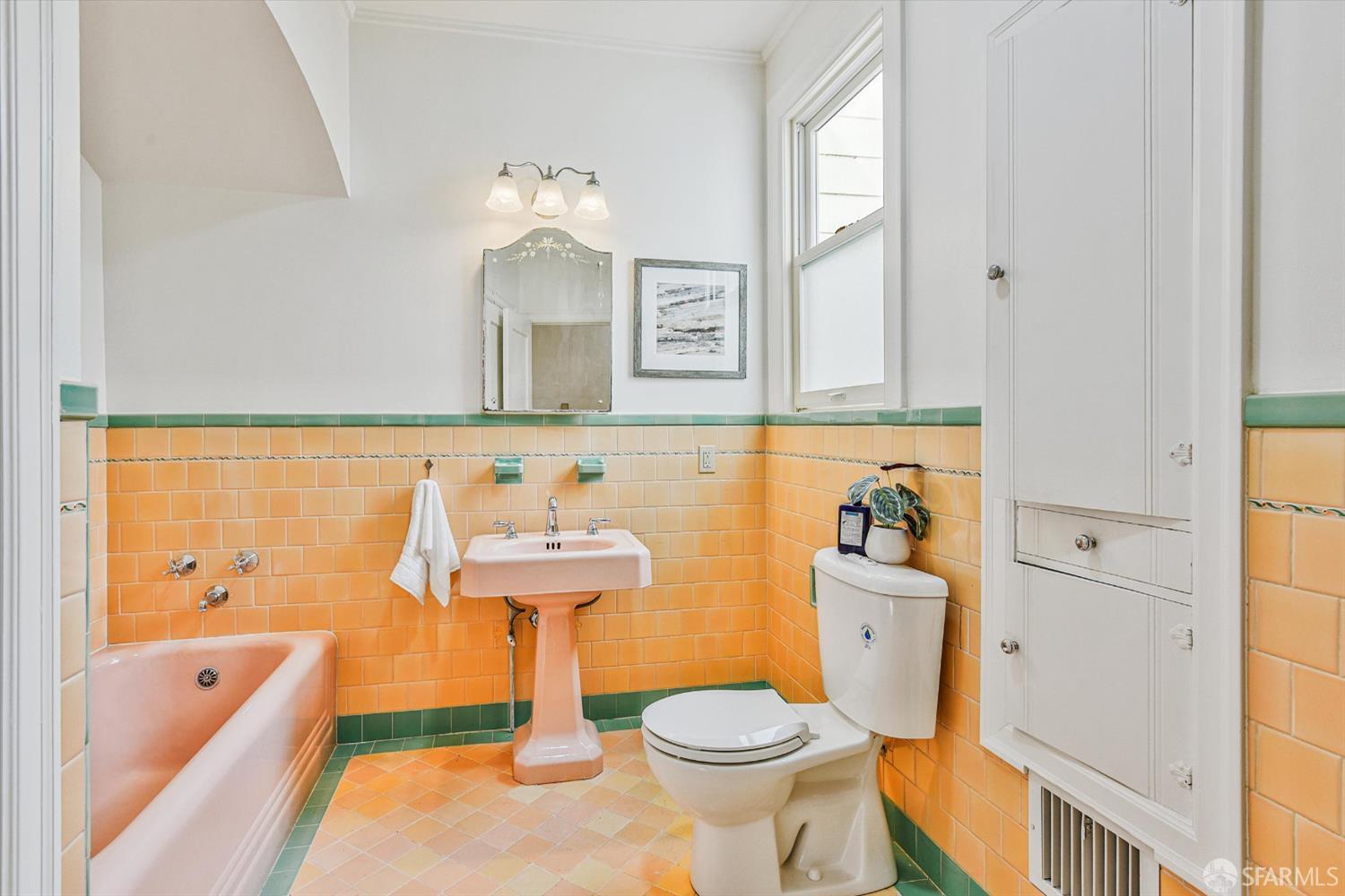 Detail Gallery Image 13 of 39 For 1411 Oakdale Ave, San Francisco,  CA 94124 - 3 Beds | 1/1 Baths