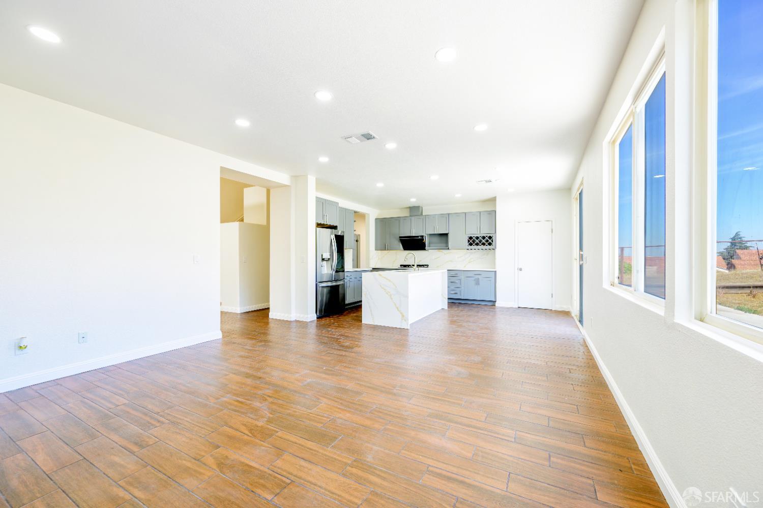 Detail Gallery Image 12 of 60 For 2275 Southwood Dr, Pittsburg,  CA 94565 - 6 Beds | 4 Baths