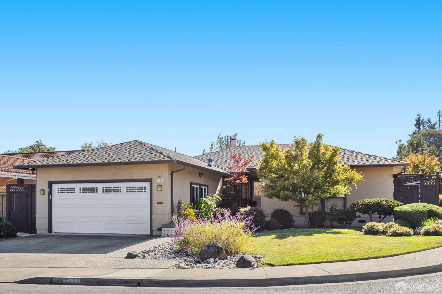 Detail Gallery Image 2 of 51 For 2595 Eaton Ave, San Carlos,  CA 94070 - 3 Beds | 2 Baths