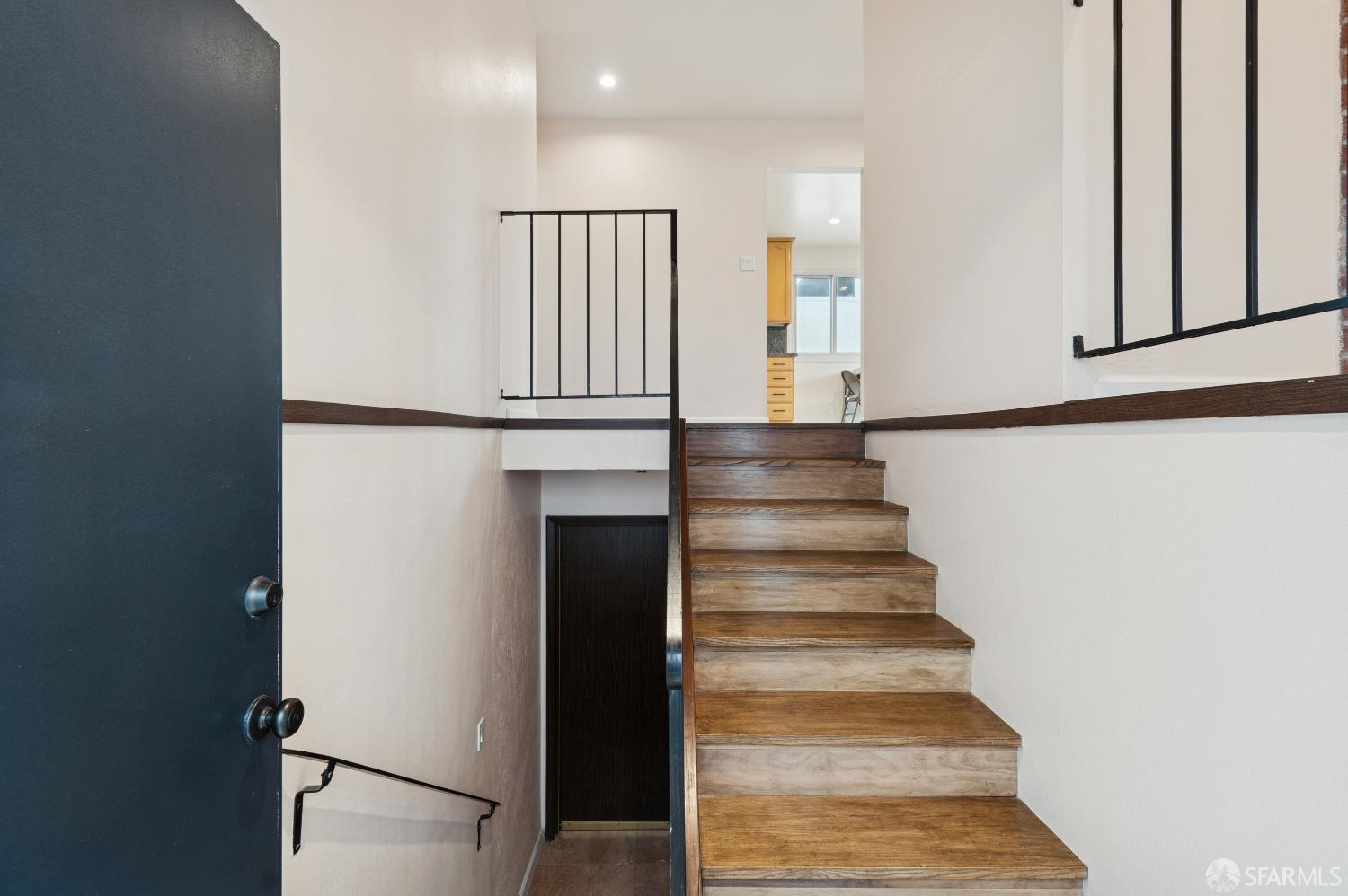 Detail Gallery Image 6 of 59 For 257 Hampshire Ct, Daly City,  CA 94015 - 5 Beds | 4 Baths