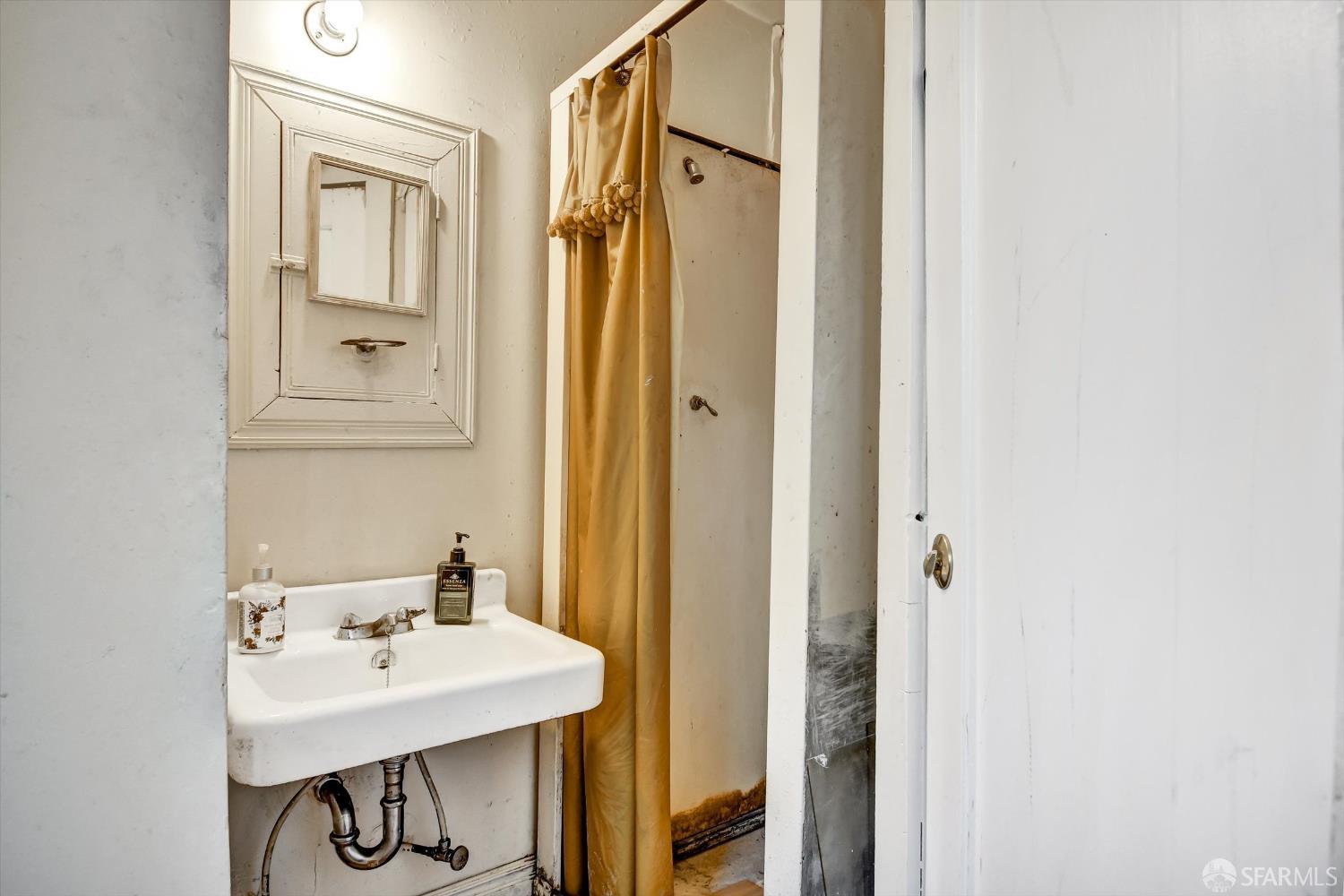 Detail Gallery Image 27 of 35 For 1090 Gilman Ave, San Francisco,  CA 94124 - 2 Beds | 2 Baths