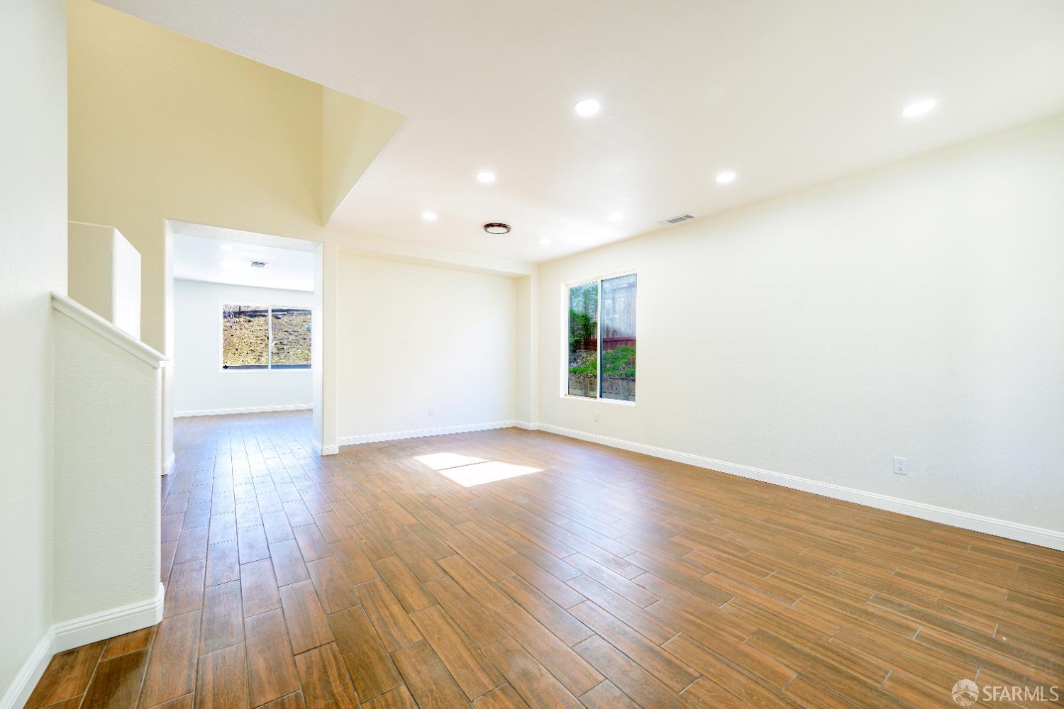 Detail Gallery Image 7 of 60 For 2275 Southwood Dr, Pittsburg,  CA 94565 - 6 Beds | 4 Baths