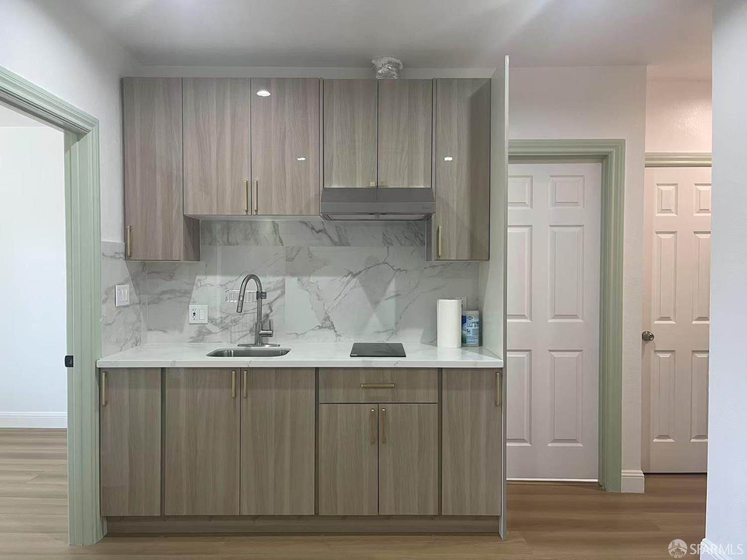 Detail Gallery Image 3 of 9 For 1435 Newcomb Ave, San Francisco,  CA 94124 - 2 Beds | 1 Baths