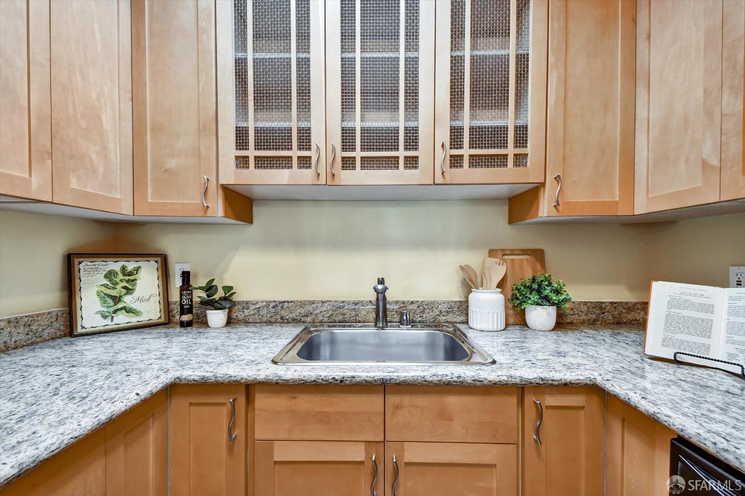 Detail Gallery Image 15 of 35 For 1090 Gilman Ave, San Francisco,  CA 94124 - 2 Beds | 2 Baths