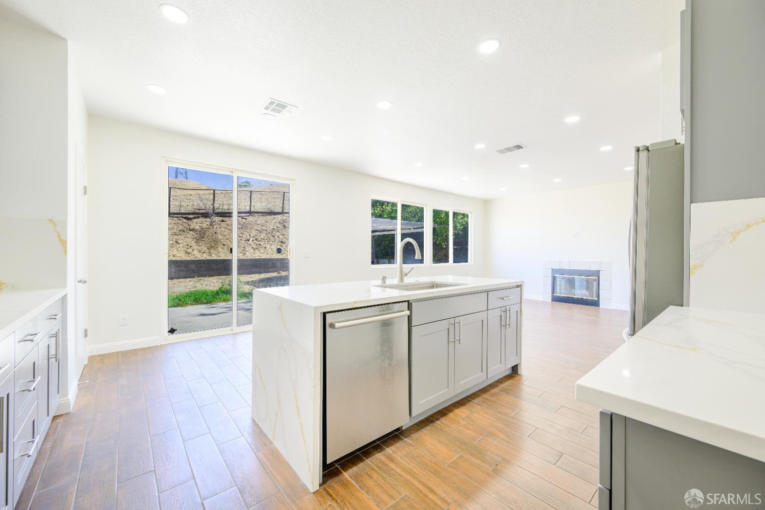 Detail Gallery Image 17 of 60 For 2275 Southwood Dr, Pittsburg,  CA 94565 - 6 Beds | 4 Baths