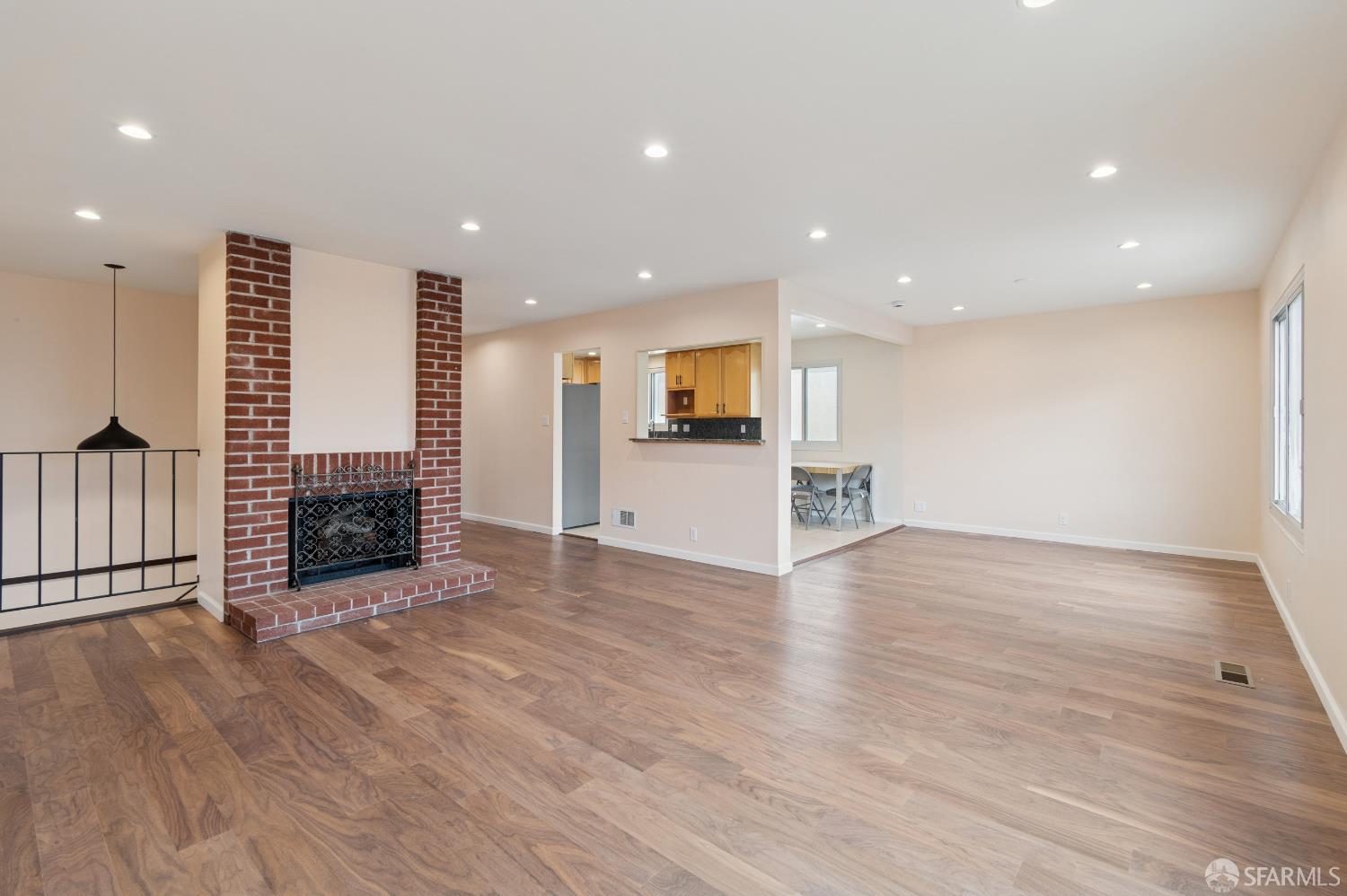 Detail Gallery Image 13 of 59 For 257 Hampshire Ct, Daly City,  CA 94015 - 5 Beds | 4 Baths