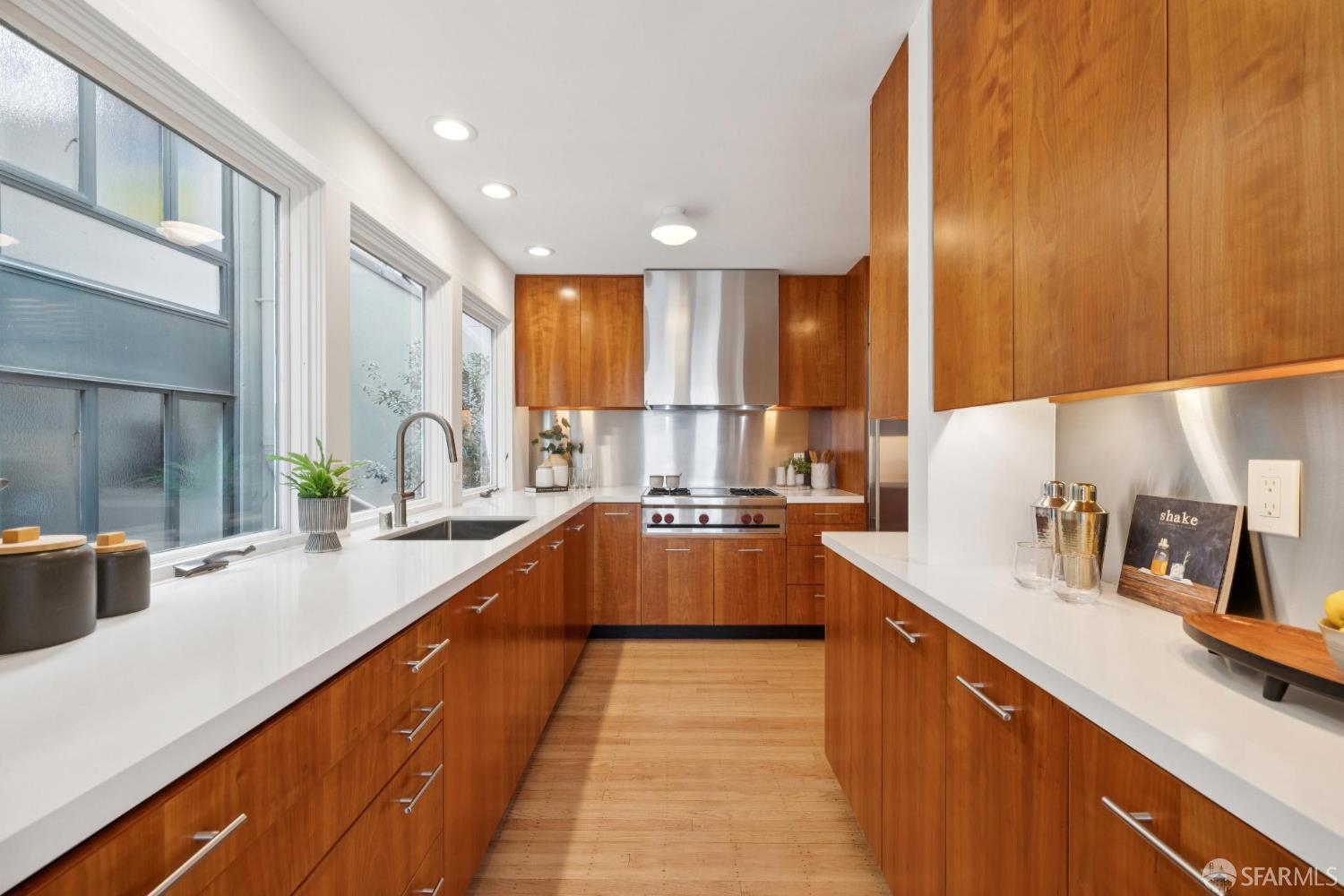 Detail Gallery Image 24 of 34 For 50 Montclair Ter, San Francisco,  CA 94109 - 3 Beds | 2/1 Baths