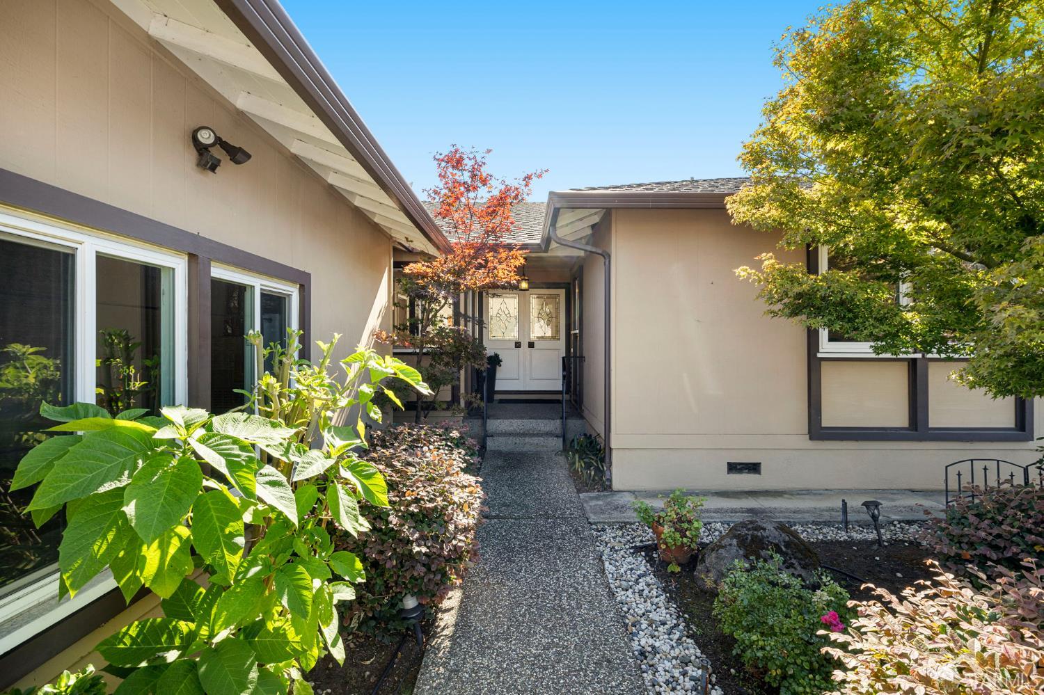 Detail Gallery Image 4 of 51 For 2595 Eaton Ave, San Carlos,  CA 94070 - 3 Beds | 2 Baths