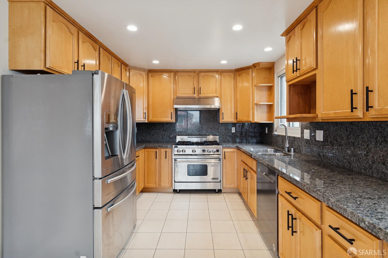 Detail Gallery Image 18 of 59 For 257 Hampshire Ct, Daly City,  CA 94015 - 5 Beds | 4 Baths