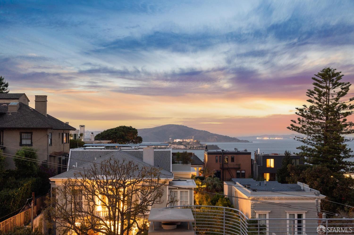 Detail Gallery Image 6 of 34 For 50 Montclair Ter, San Francisco,  CA 94109 - 3 Beds | 2/1 Baths