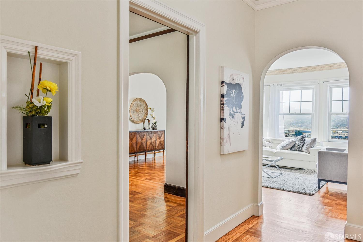 Detail Gallery Image 8 of 39 For 1411 Oakdale Ave, San Francisco,  CA 94124 - 3 Beds | 1/1 Baths