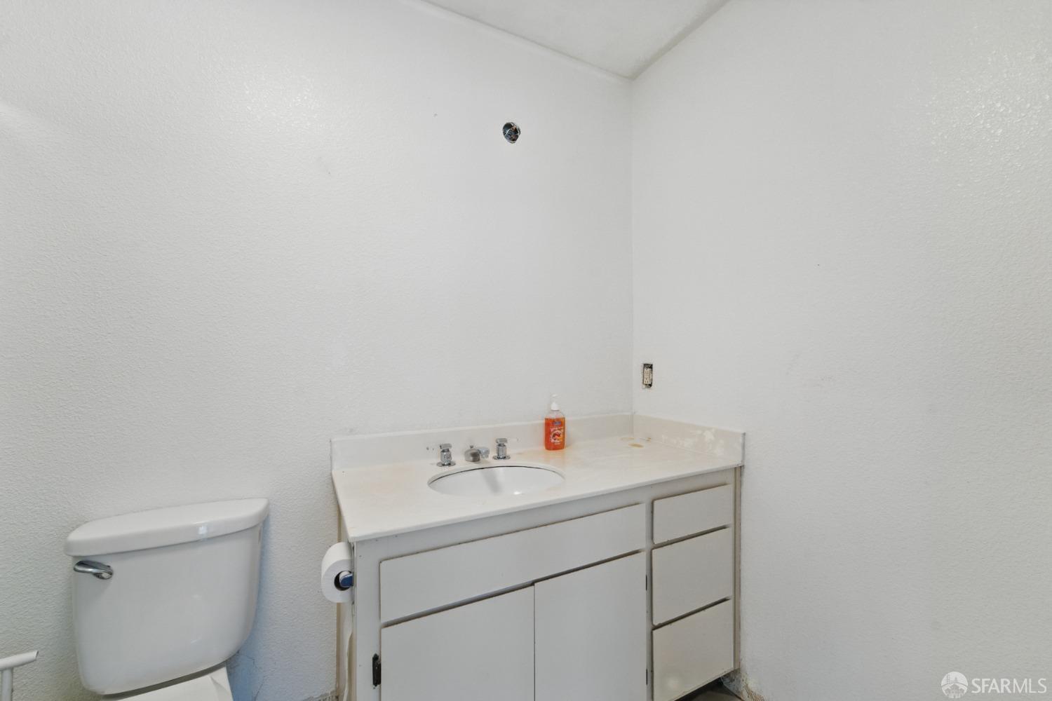 Detail Gallery Image 20 of 22 For 683 Frederick St, San Francisco,  CA 94117 - 2 Beds | 2 Baths