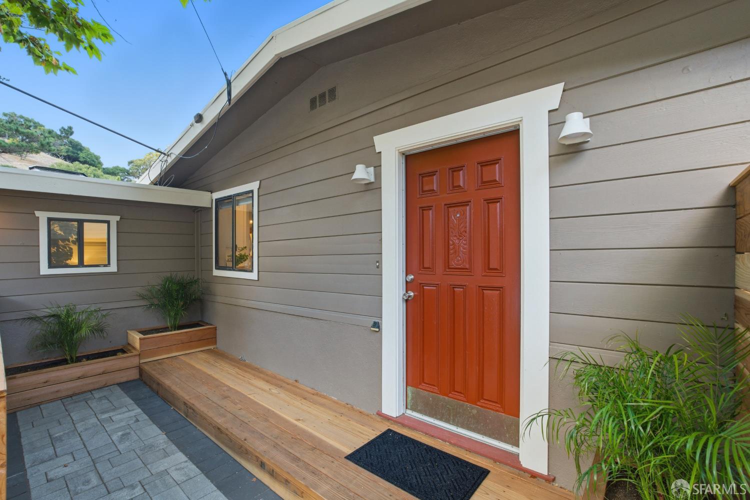 Detail Gallery Image 5 of 75 For 121 Kings Rd, Brisbane,  CA 94005 - 3 Beds | 2/1 Baths