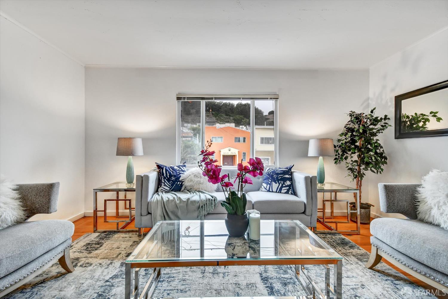 Detail Gallery Image 6 of 35 For 1090 Gilman Ave, San Francisco,  CA 94124 - 2 Beds | 2 Baths