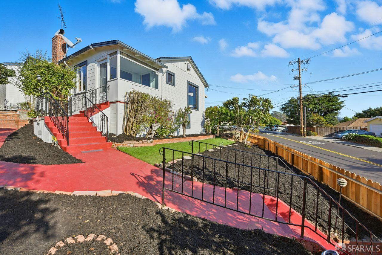 Detail Gallery Image 2 of 47 For 7347 Terrace Dr, El Cerrito,  CA 94530 - 4 Beds | 2 Baths