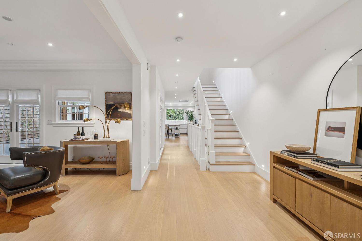 Detail Gallery Image 13 of 67 For 2550 Baker St, San Francisco,  CA 94123 - 3 Beds | 4/1 Baths