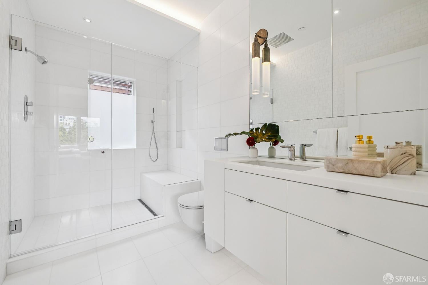 Detail Gallery Image 55 of 67 For 2550 Baker St, San Francisco,  CA 94123 - 3 Beds | 4/1 Baths