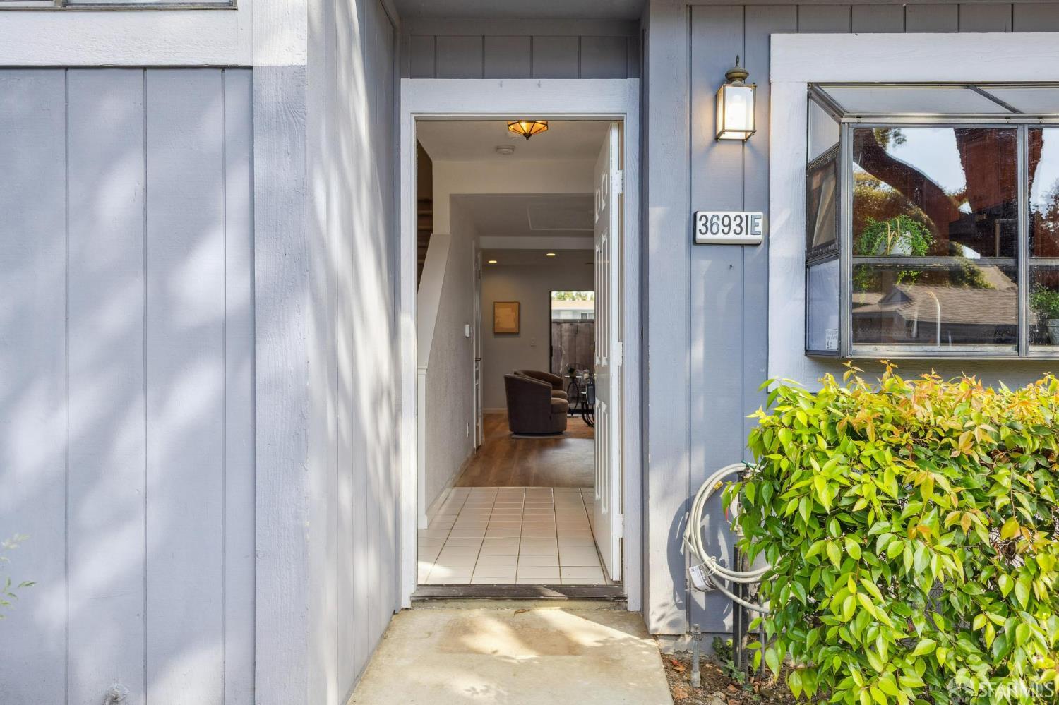 Detail Gallery Image 2 of 42 For 36931 Newark Blvd #E,  Newark,  CA 94560 - 2 Beds | 2/1 Baths