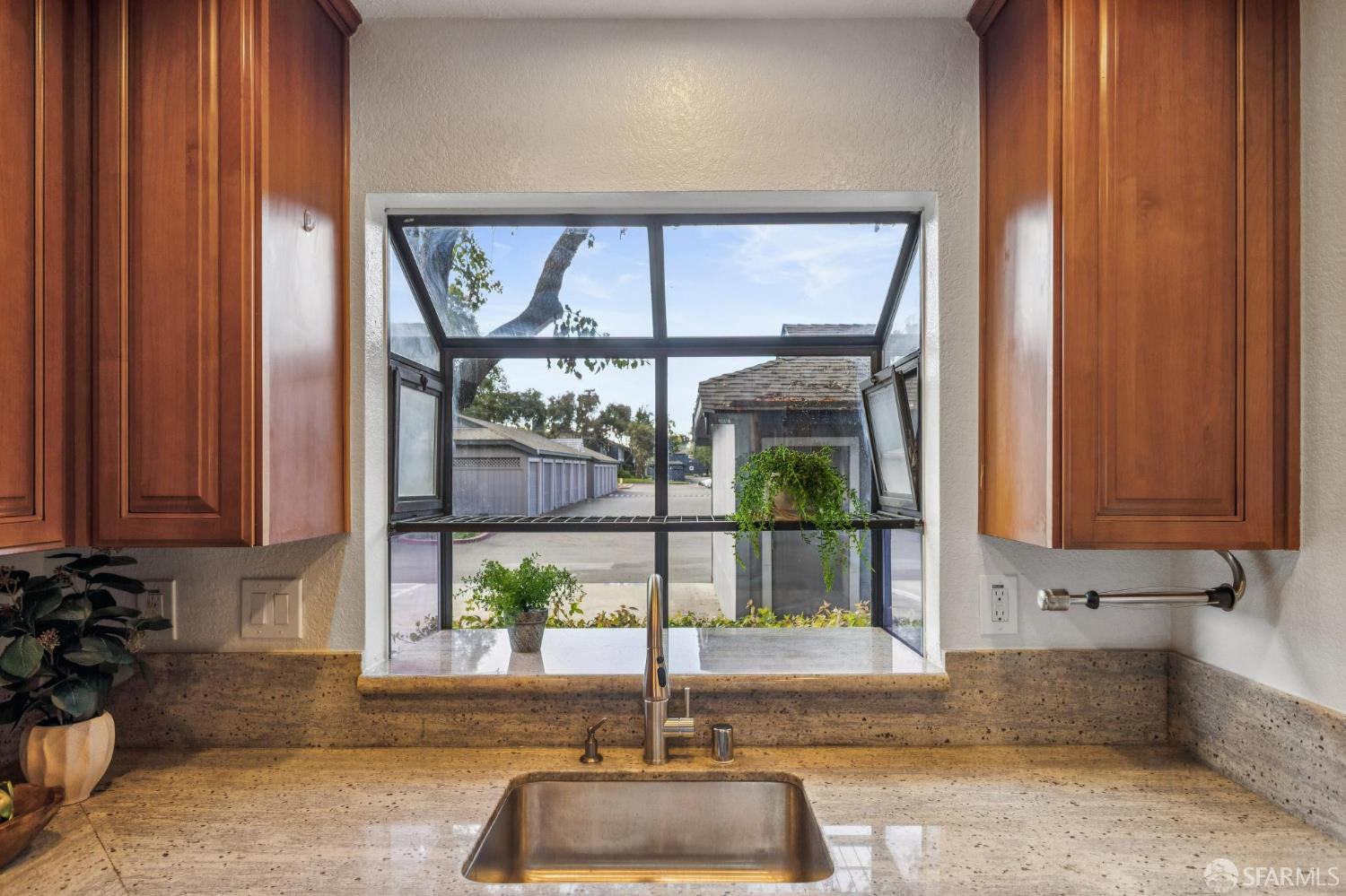 Detail Gallery Image 7 of 42 For 36931 Newark Blvd #E,  Newark,  CA 94560 - 2 Beds | 2/1 Baths