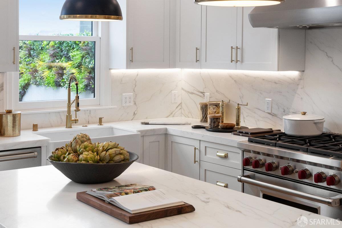 Detail Gallery Image 24 of 83 For 678 28th St, San Francisco,  CA 94131 - 4 Beds | 3/1 Baths