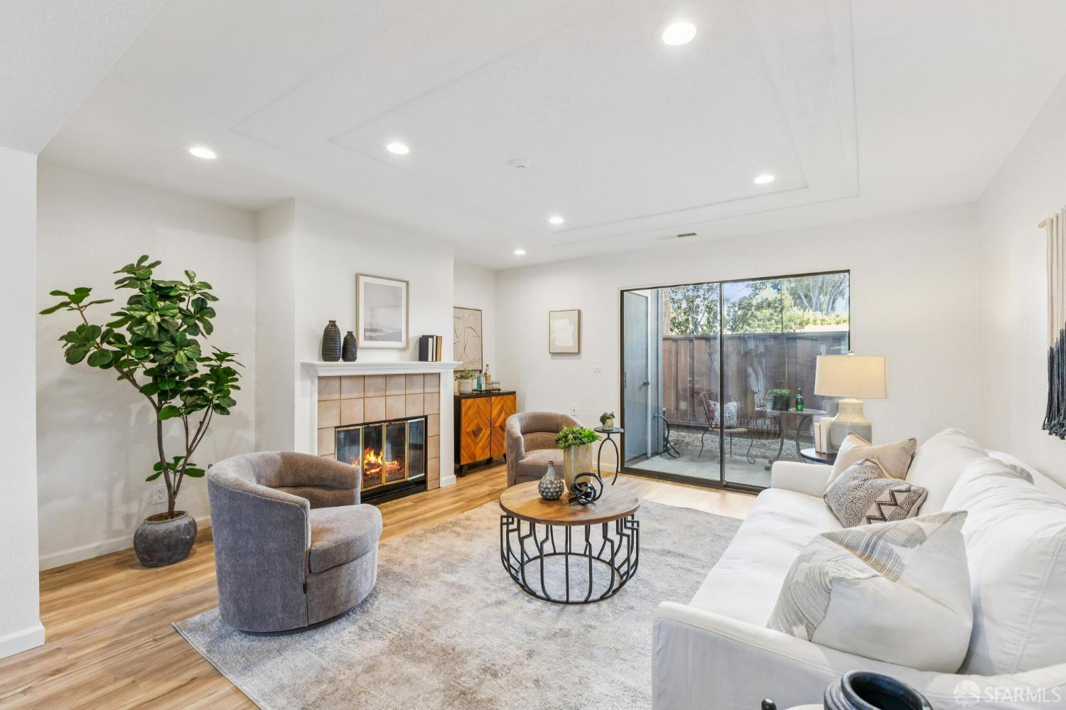 Detail Gallery Image 15 of 42 For 36931 Newark Blvd #E,  Newark,  CA 94560 - 2 Beds | 2/1 Baths