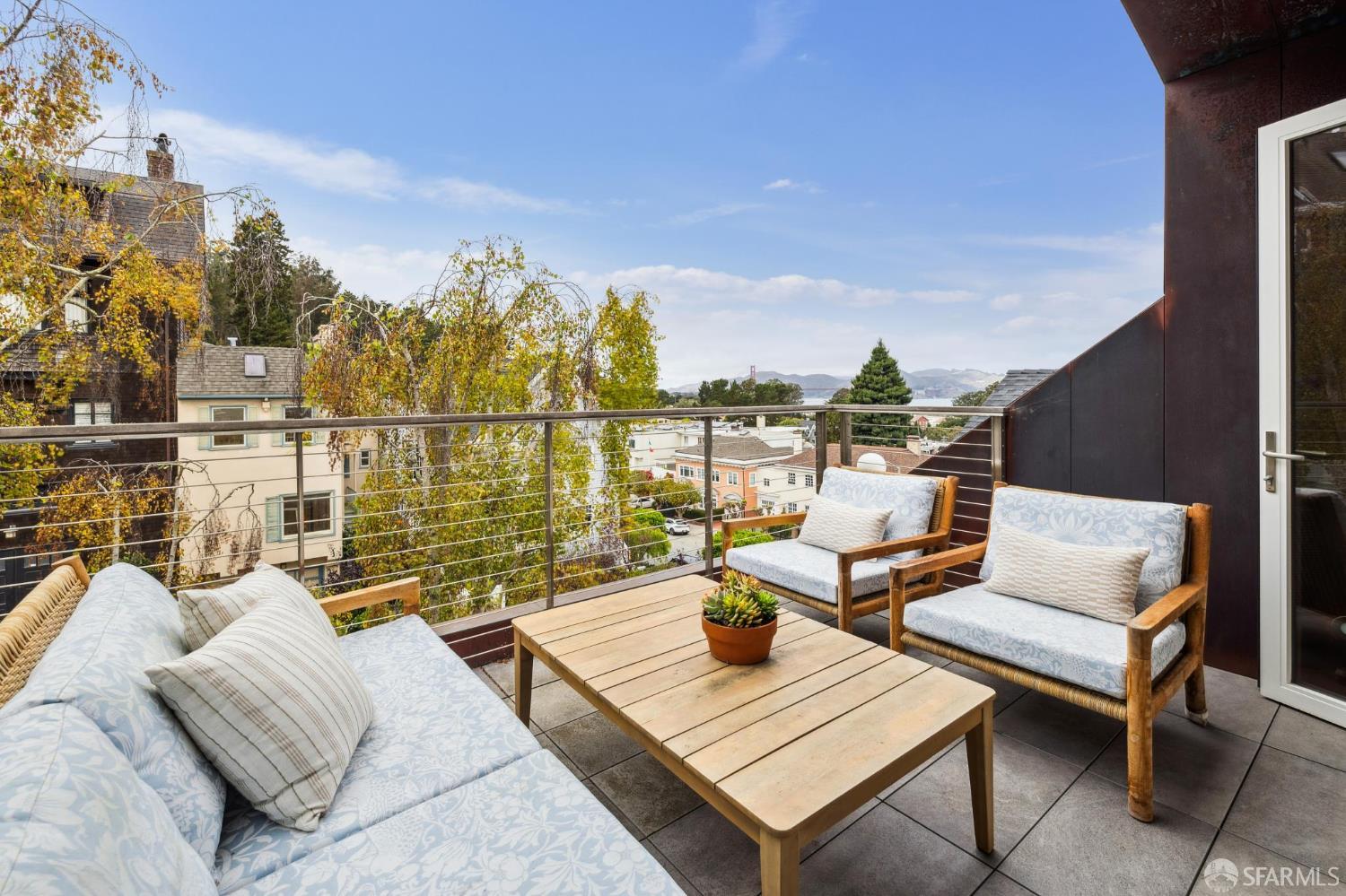 Detail Gallery Image 31 of 67 For 2550 Baker St, San Francisco,  CA 94123 - 3 Beds | 4/1 Baths