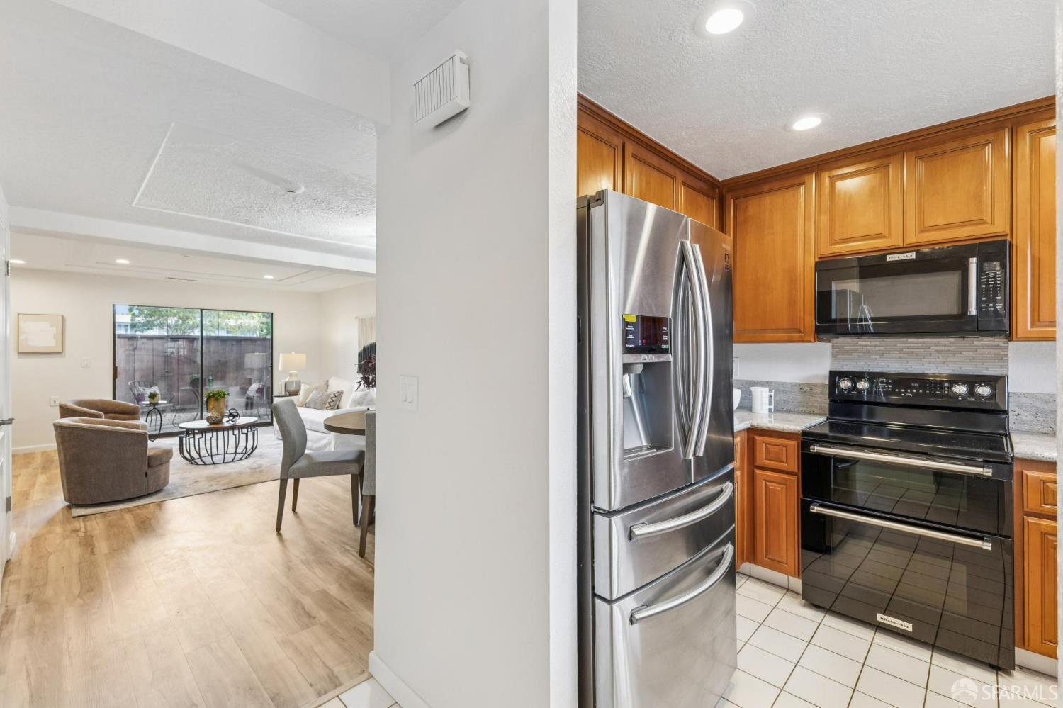 Detail Gallery Image 4 of 42 For 36931 Newark Blvd #E,  Newark,  CA 94560 - 2 Beds | 2/1 Baths