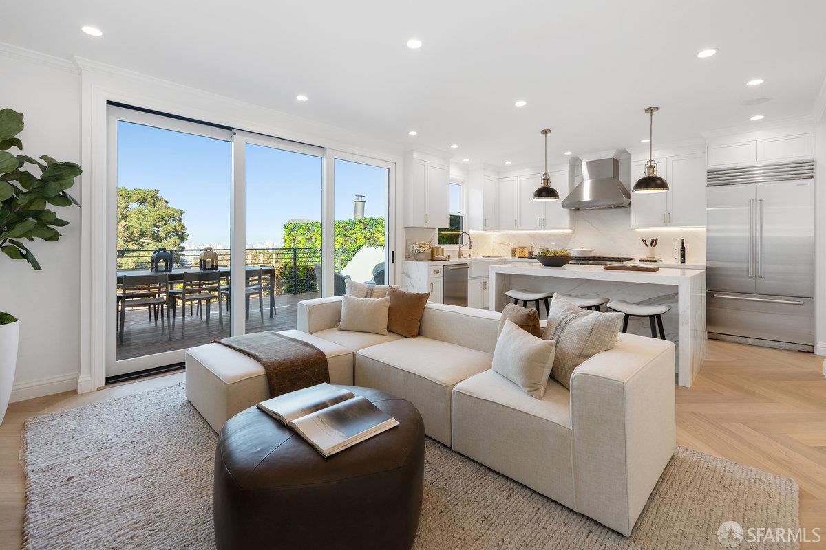 Detail Gallery Image 17 of 83 For 678 28th St, San Francisco,  CA 94131 - 4 Beds | 3/1 Baths