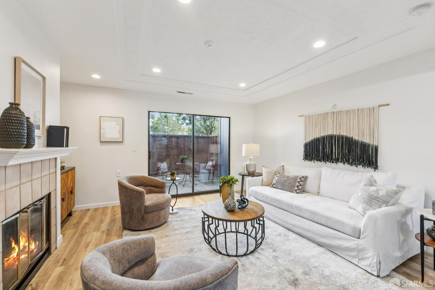 Detail Gallery Image 11 of 42 For 36931 Newark Blvd #E,  Newark,  CA 94560 - 2 Beds | 2/1 Baths