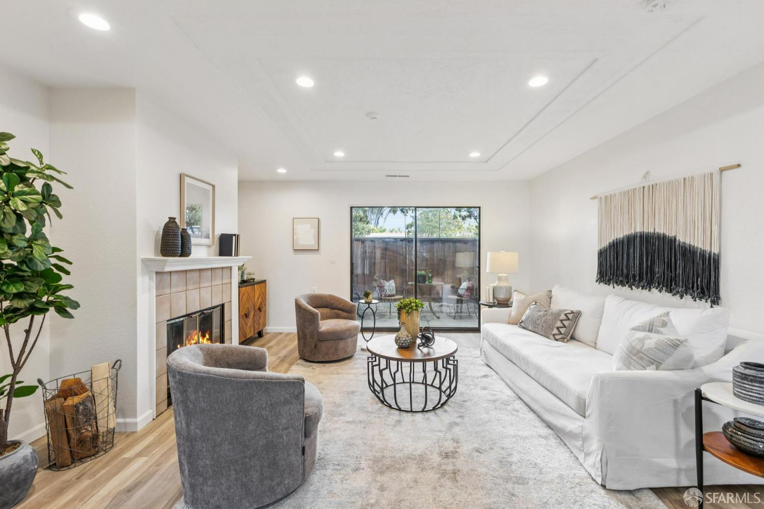 Detail Gallery Image 13 of 42 For 36931 Newark Blvd #E,  Newark,  CA 94560 - 2 Beds | 2/1 Baths