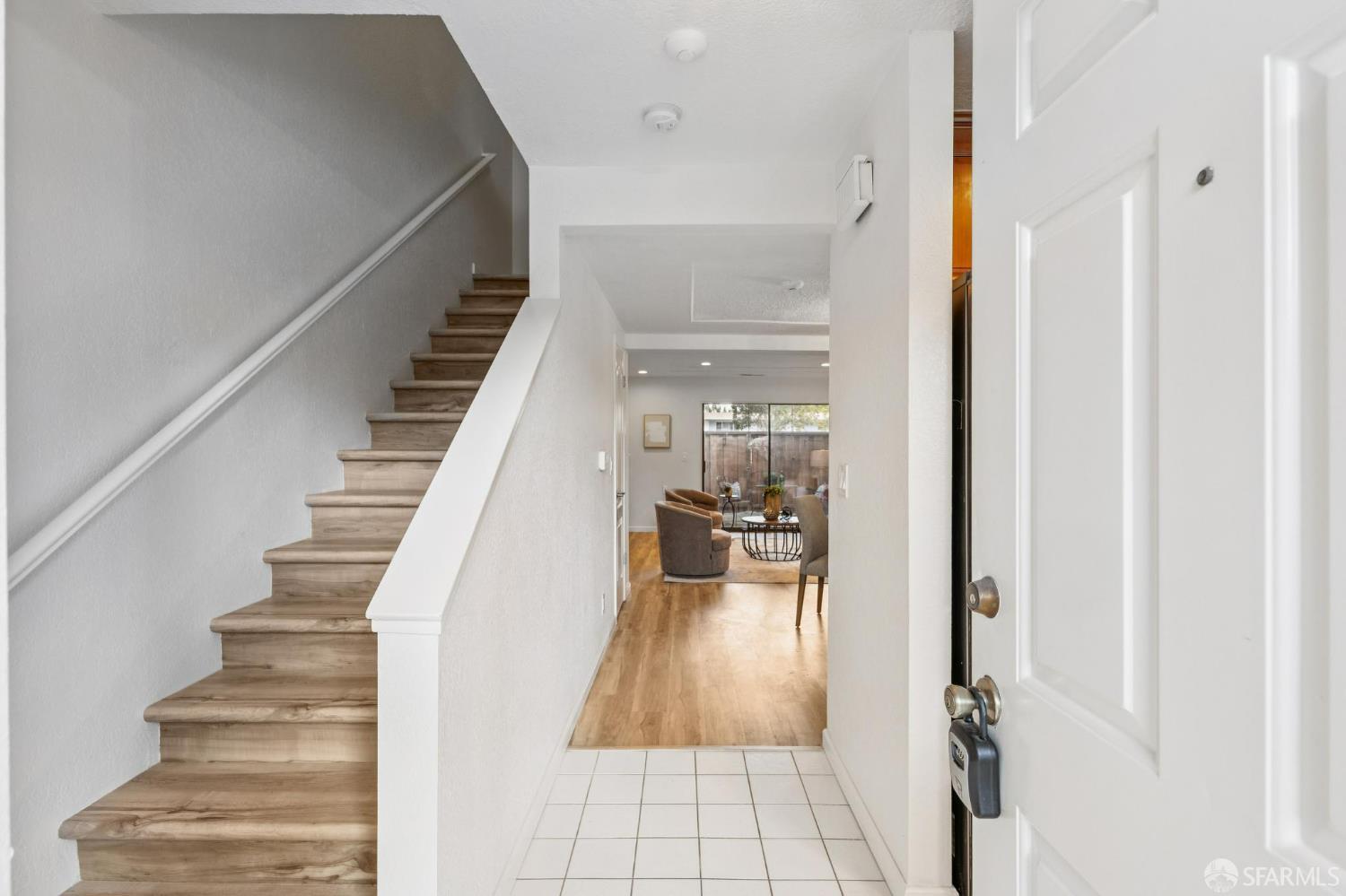 Detail Gallery Image 3 of 42 For 36931 Newark Blvd #E,  Newark,  CA 94560 - 2 Beds | 2/1 Baths