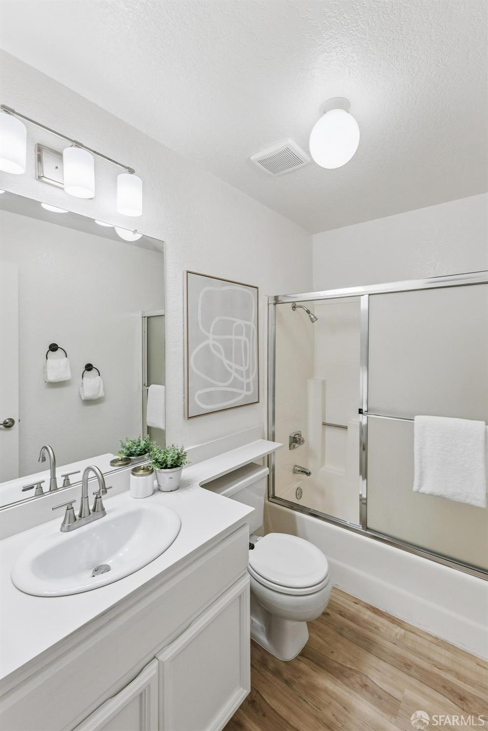 Detail Gallery Image 34 of 42 For 36931 Newark Blvd #E,  Newark,  CA 94560 - 2 Beds | 2/1 Baths