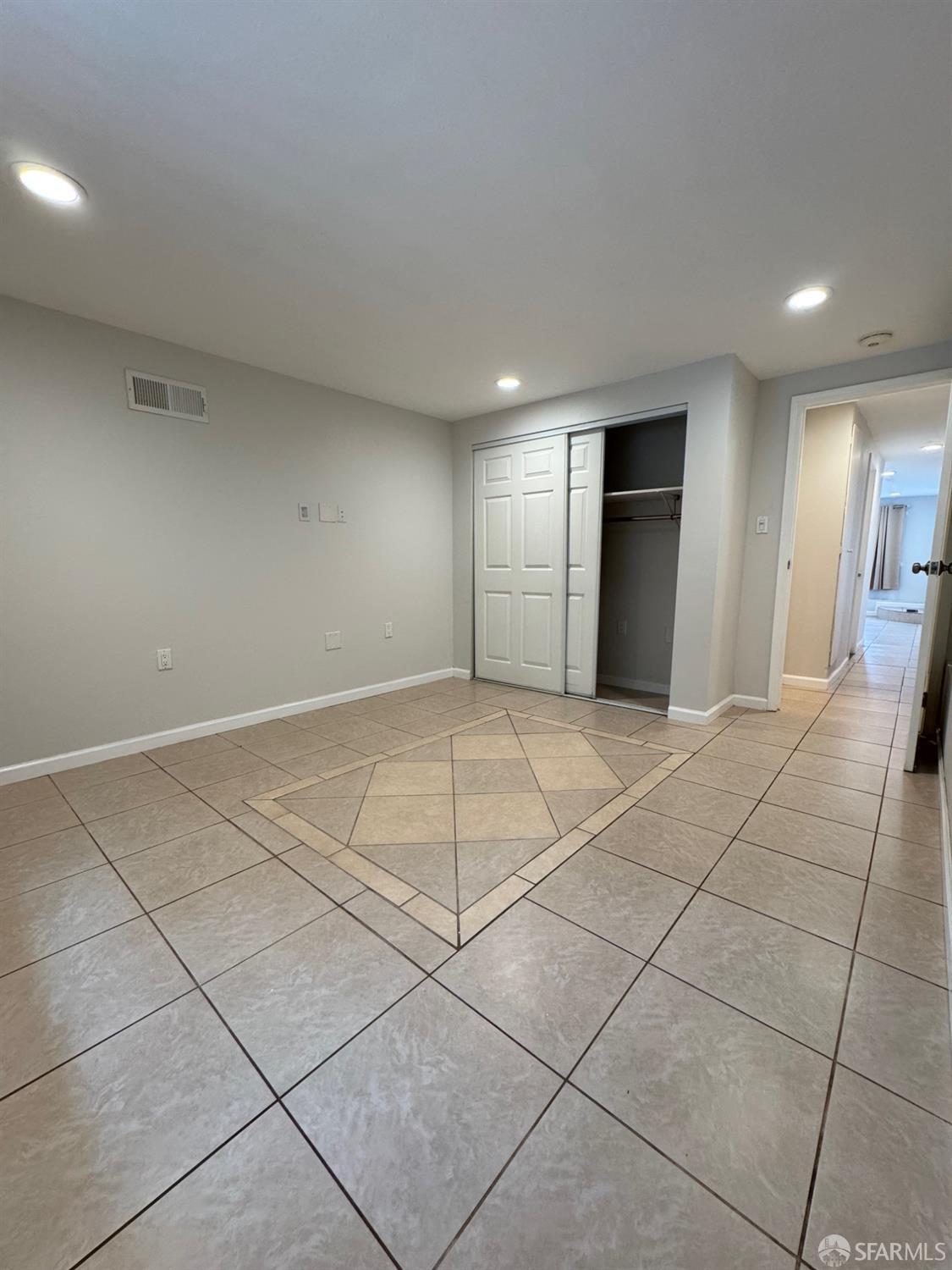 Detail Gallery Image 5 of 20 For 444 Higate Dr #LOWER,  Daly City,  CA 94015 - 3 Beds | 1/1 Baths
