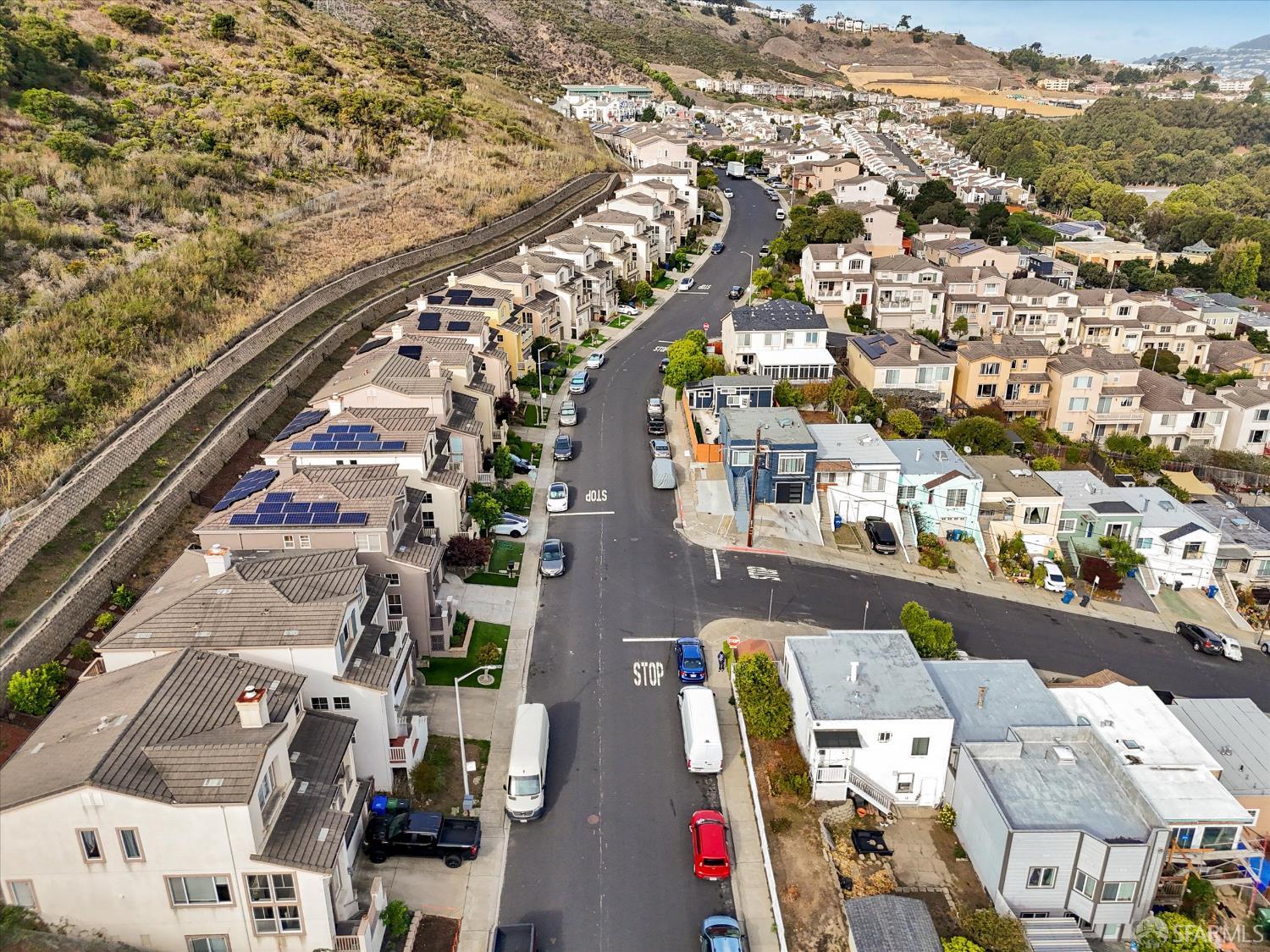 Detail Gallery Image 3 of 6 For 209 Bay Ridge Dr, Daly City,  CA 94014 - 5 Beds | 3/1 Baths
