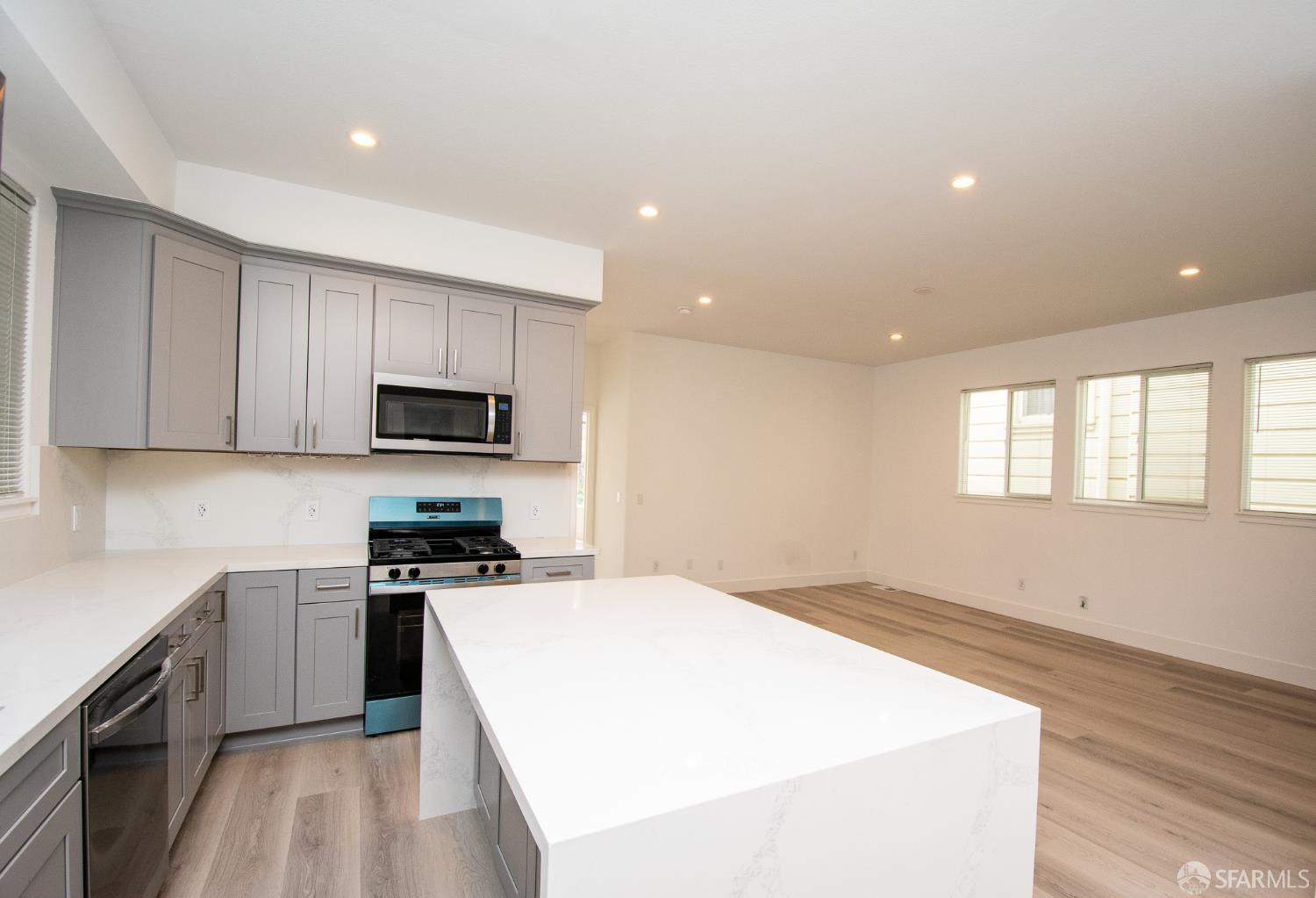 Detail Gallery Image 8 of 21 For 2825 Golden Gate Ave, San Francisco,  CA 94118 - 3 Beds | 2 Baths